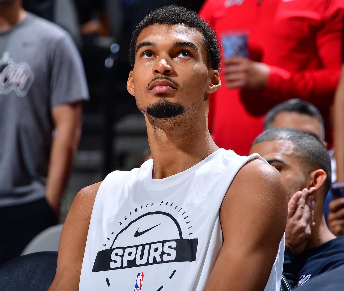 AA, 感觉文班亚, 打得非常轻 AA, 感觉文班亚, 打得非常轻